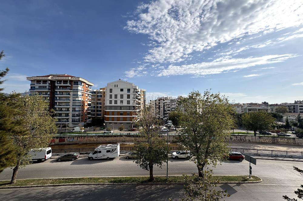 BOSTANLI NAZAN ÖNCEL CADDESİNDE (SİM 3 BLOK) 3+1 SATILIK DAİRE Favorilerime Ekle Yazdır Facebook ile paylaş