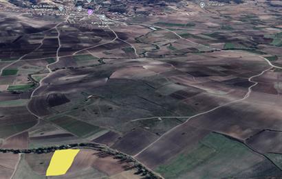 C21 LOCA'DAN SATILIK DERE KENARI SULANABİLİR 5700 M2 TARLA