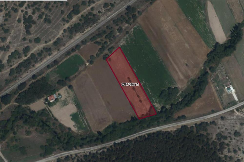 CENTURY 21 VİZYON'DAN YENİSOFÇA’DA SU VE YOLU OLAN 4001 M2 SATILIK TARLA