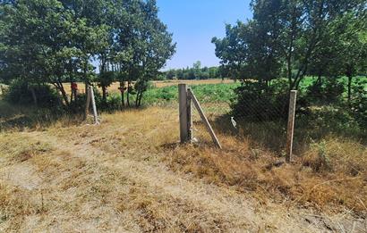 CENTURY 21 VİZYON'DAN YENİSOFÇA’DA SU VE YOLU OLAN 4001 M2 SATILIK TARLA