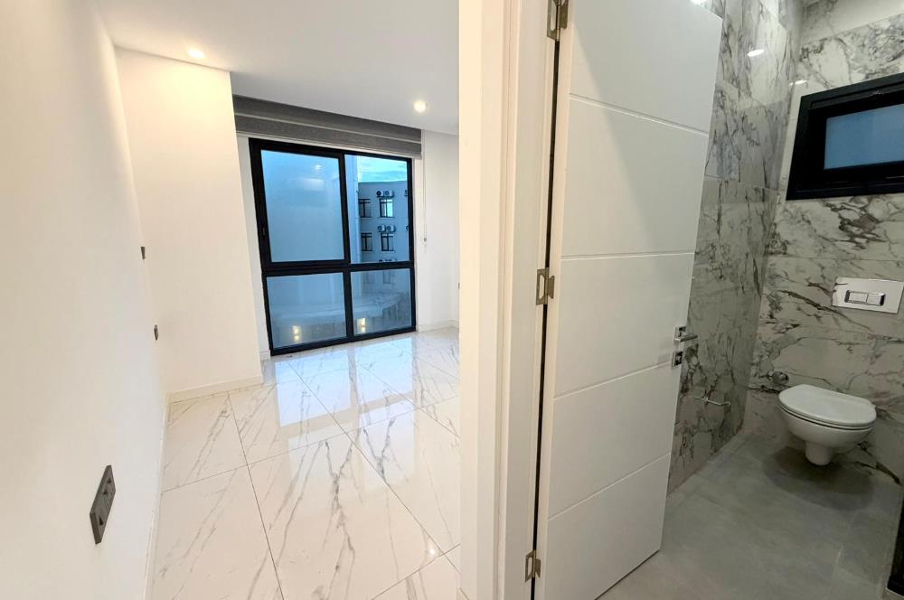 Kıbrıs Girne Karakum Akacan Cruise Sitesinde Satılık Havuz Manzaralı 2+1 Daire