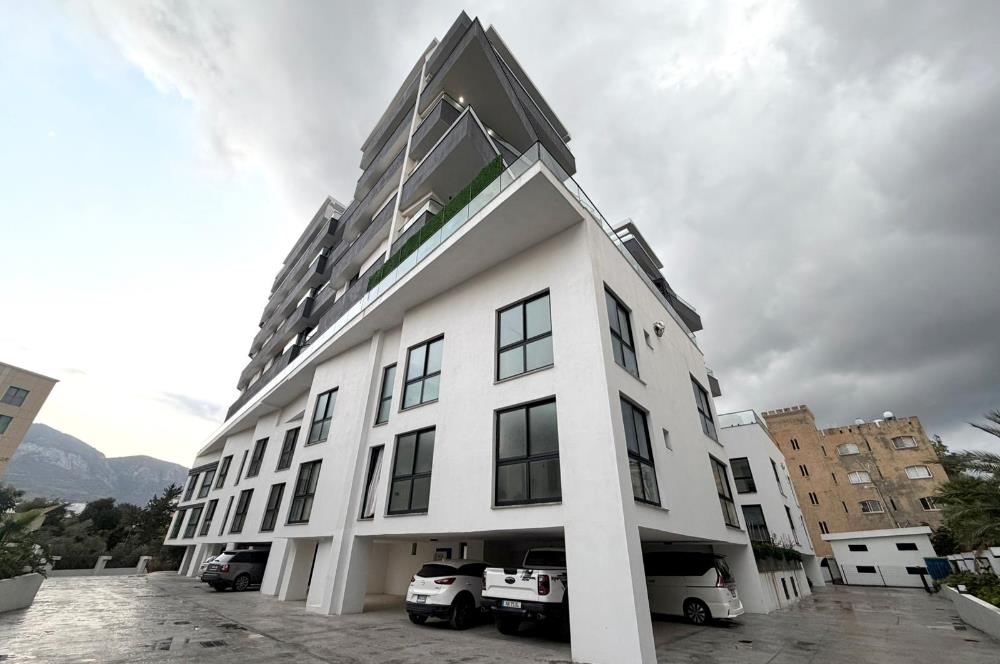 Kıbrıs Girne Karakum Akacan Cruise Sitesinde Satılık Havuz Manzaralı 2+1 Daire