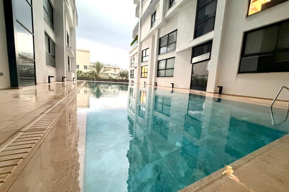 Kıbrıs Girne Karakum Akacan Cruise Sitesinde Satılık Havuz Manzaralı 2+1 Daire