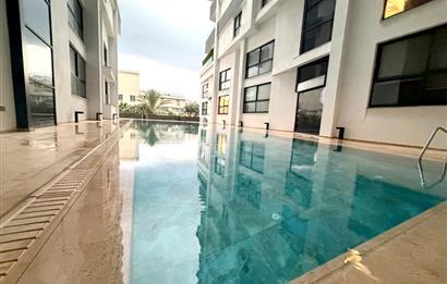 Kıbrıs Girne Karakum Akacan Cruise Sitesinde Satılık Havuz Manzaralı 2+1 Daire