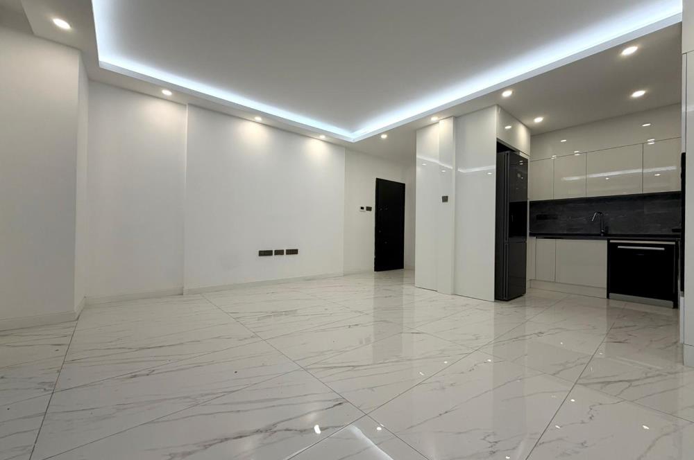 Kıbrıs Girne Karakum Akacan Cruise Sitesinde Satılık Havuz Manzaralı 2+1 Daire