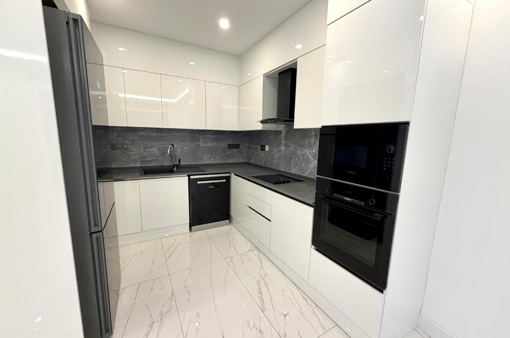 Kıbrıs Girne Karakum Akacan Cruise Sitesinde Satılık Havuz Manzaralı 2+1 Daire