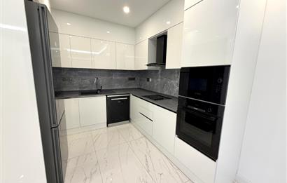 Kıbrıs Girne Karakum Akacan Cruise Sitesinde Satılık Havuz Manzaralı 2+1 Daire