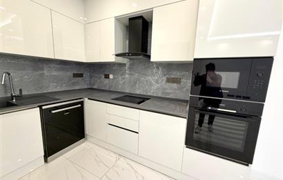 Kıbrıs Girne Karakum Akacan Cruise Sitesinde Satılık Havuz Manzaralı 2+1 Daire