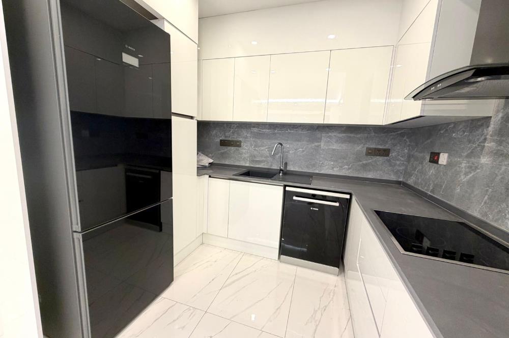 Kıbrıs Girne Karakum Akacan Cruise Sitesinde Satılık Havuz Manzaralı 2+1 Daire