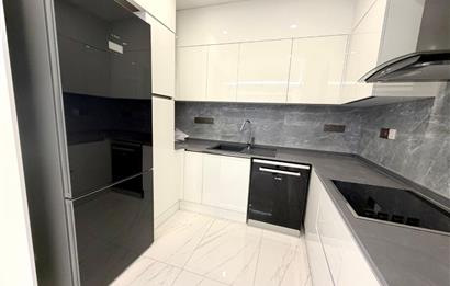 Kıbrıs Girne Karakum Akacan Cruise Sitesinde Satılık Havuz Manzaralı 2+1 Daire