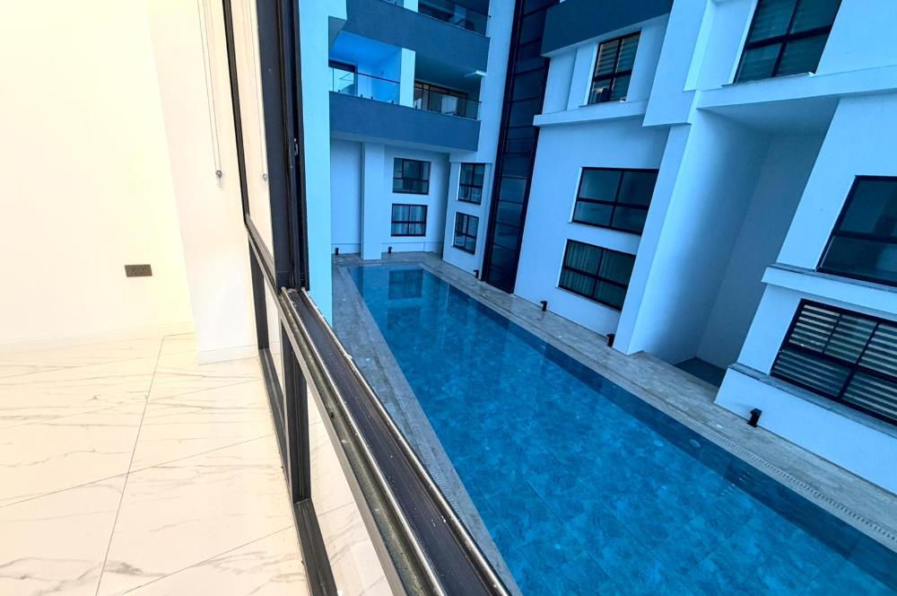 Kıbrıs Girne Karakum Akacan Cruise Sitesinde Satılık Havuz Manzaralı 2+1 Daire