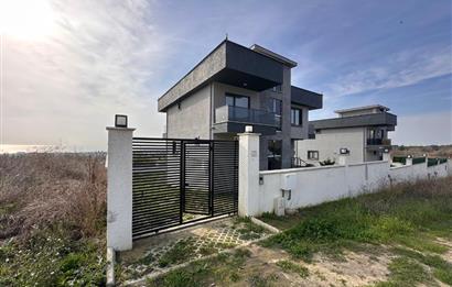 Silivri Selimpaşa Satılık 8+1 Havuzlu Müstakil Villa