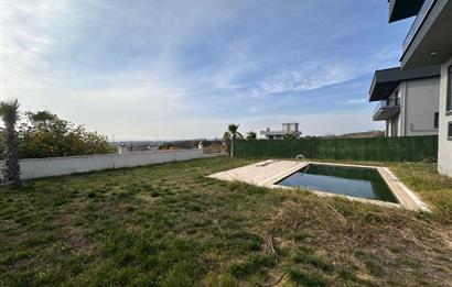 Silivri Selimpaşa Satılık 8+1 Havuzlu Müstakil Villa
