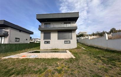 Silivri Selimpaşa Satılık 8+1 Havuzlu Müstakil Villa