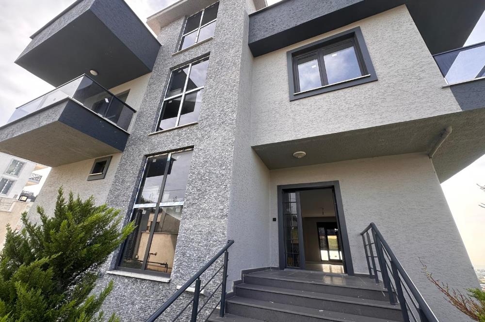 Silivri Selimpaşa Satılık 8+1 Havuzlu Müstakil Villa