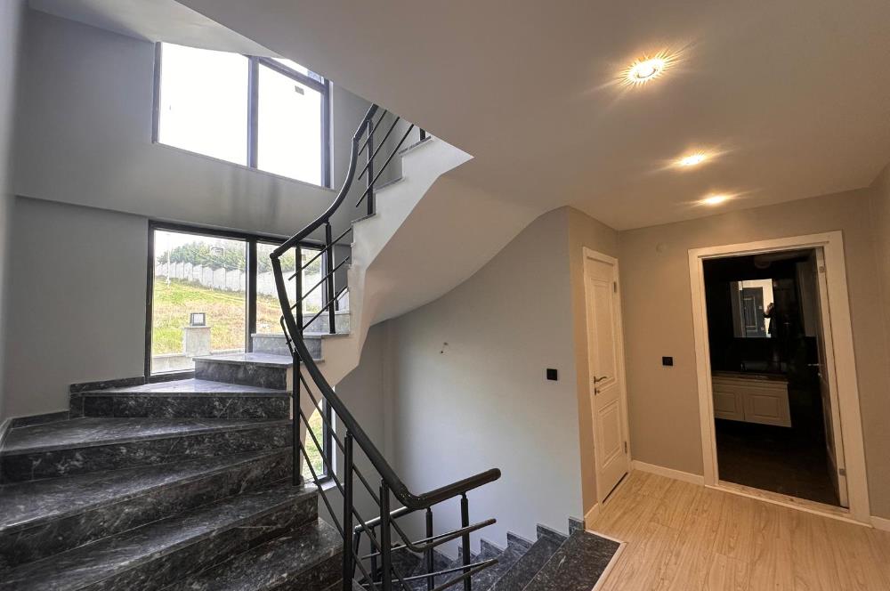 Silivri Selimpaşa Satılık 8+1 Havuzlu Müstakil Villa