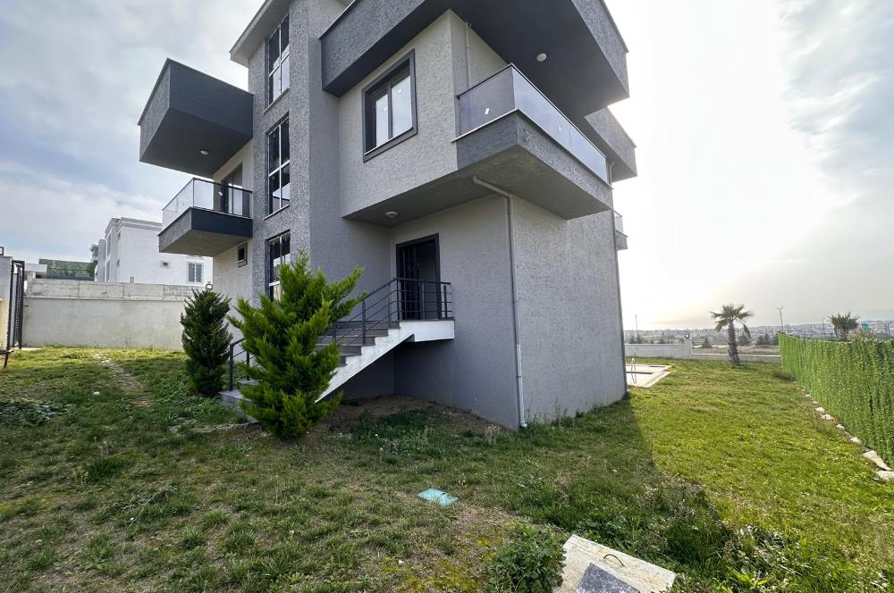 Silivri Selimpaşa Satılık 8+1 Havuzlu Müstakil Villa