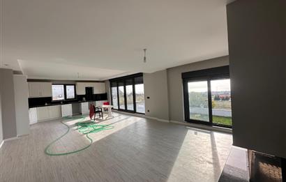 Silivri Selimpaşa Satılık 8+1 Havuzlu Müstakil Villa