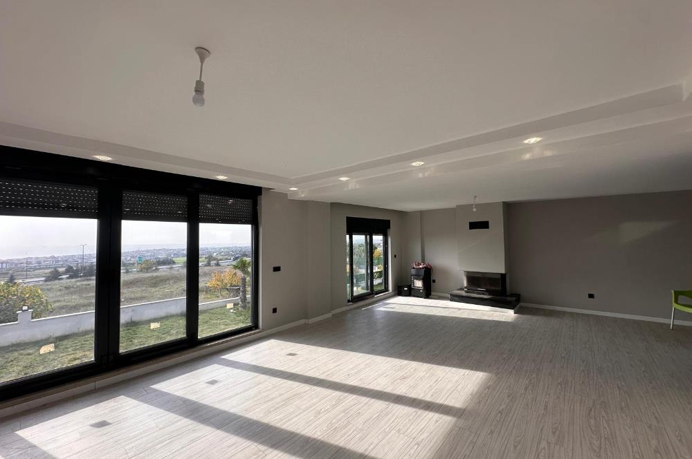 Silivri Selimpaşa Satılık 8+1 Havuzlu Müstakil Villa