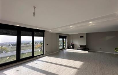 Silivri Selimpaşa Satılık 8+1 Havuzlu Müstakil Villa