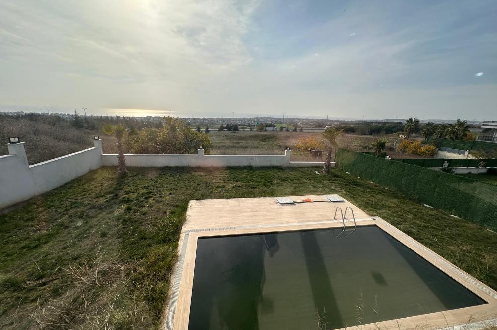 Silivri Selimpaşa Satılık 8+1 Havuzlu Müstakil Villa