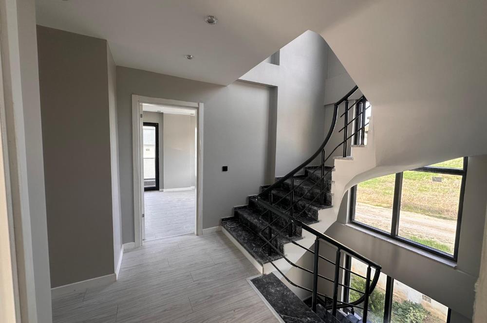 Silivri Selimpaşa Satılık 8+1 Havuzlu Müstakil Villa