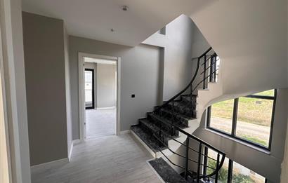 Silivri Selimpaşa Satılık 8+1 Havuzlu Müstakil Villa