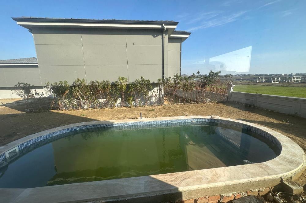 Selimpaşa Satılık 4+1 Müstakil Havuzlu Villa