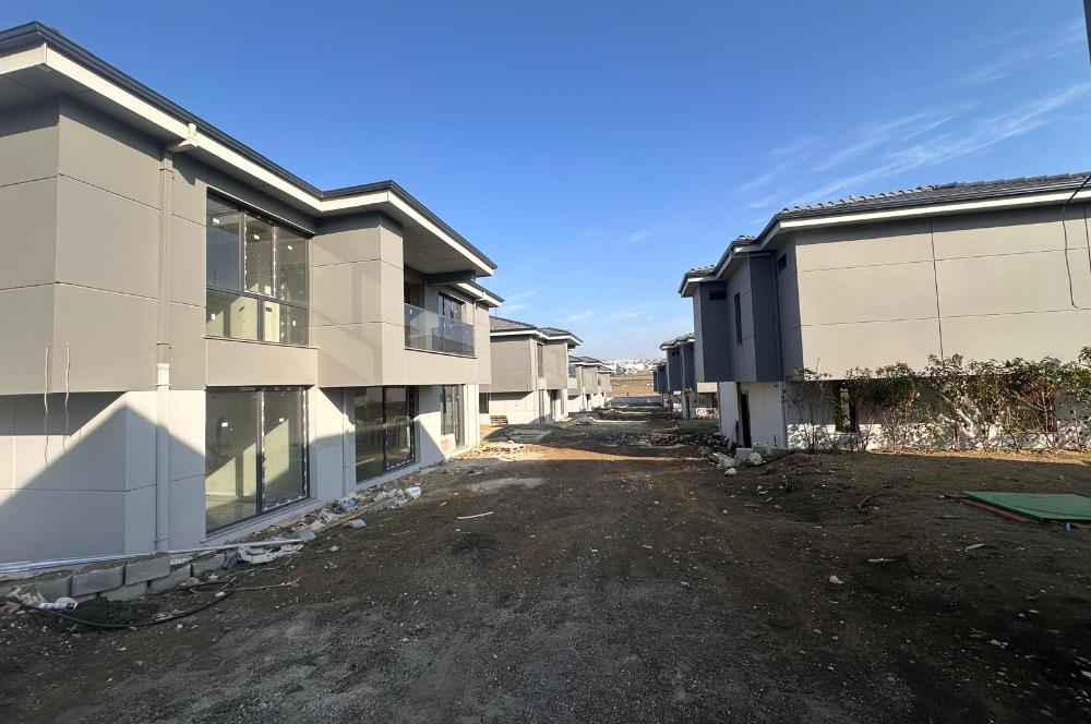 Selimpaşa Satılık 4+1 Müstakil Havuzlu Villa