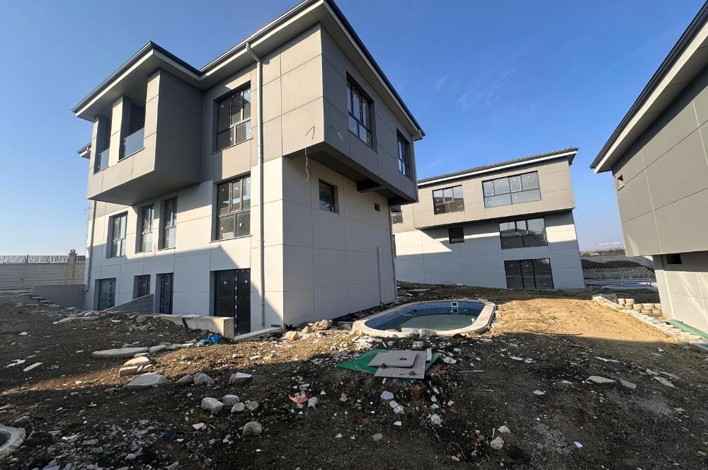 Selimpaşa Satılık 4+1 Müstakil Havuzlu Villa