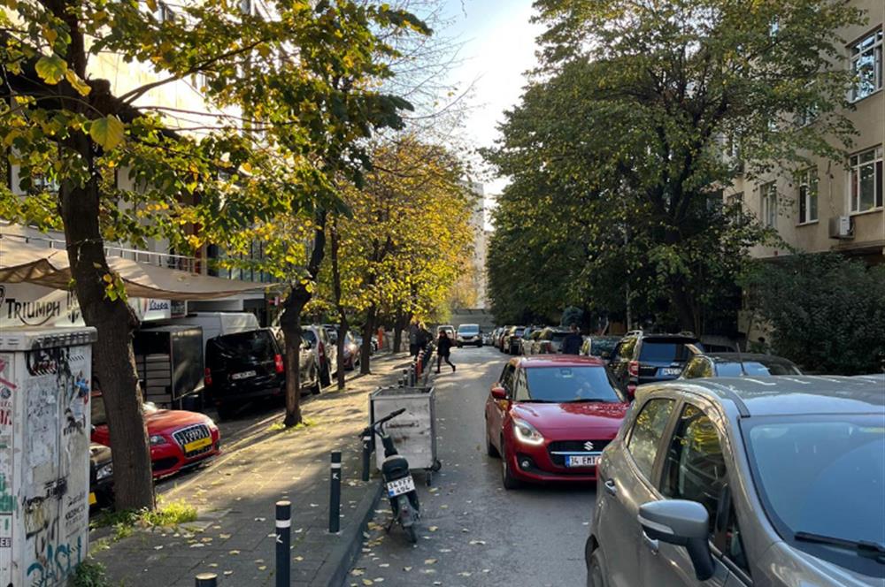 KADIKÖY ZÜHTÜPAŞA'DA YATIRIMLIK FIRSAT DÜKKAN