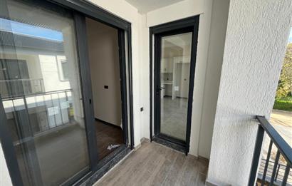 Güre Çamlıbel Zeytin Evleri’nde 1. Kat, Havuzlu, Bahçe Kullanımlı, Kapalı Otoparklı SATILIK DAİRE 1+1