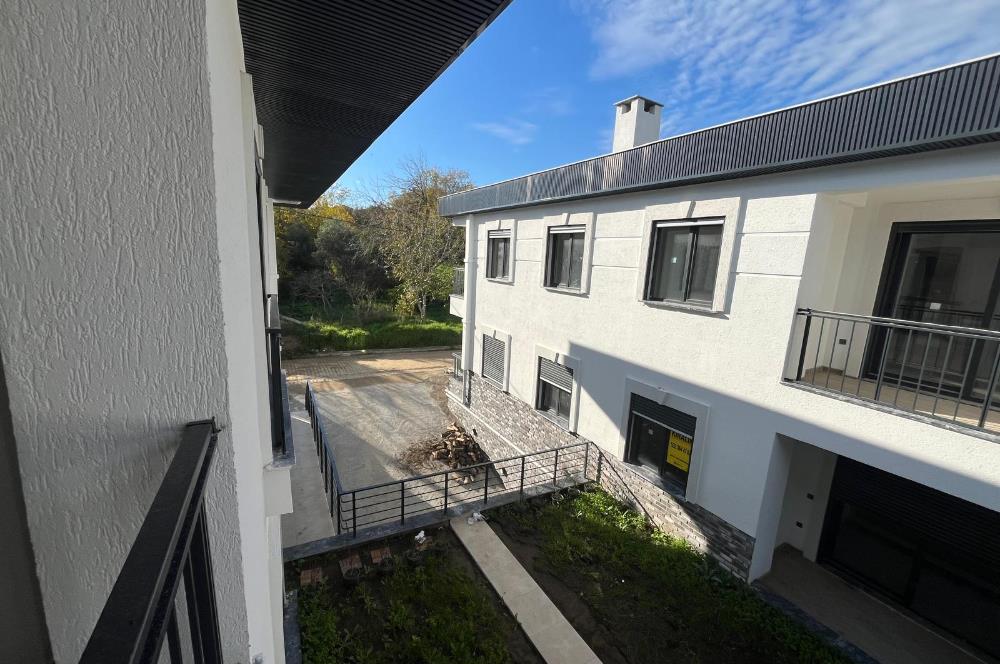 Güre Çamlıbel Zeytin Evleri’nde 1. Kat, Havuzlu, Bahçe Kullanımlı, Kapalı Otoparklı SATILIK DAİRE 1+1