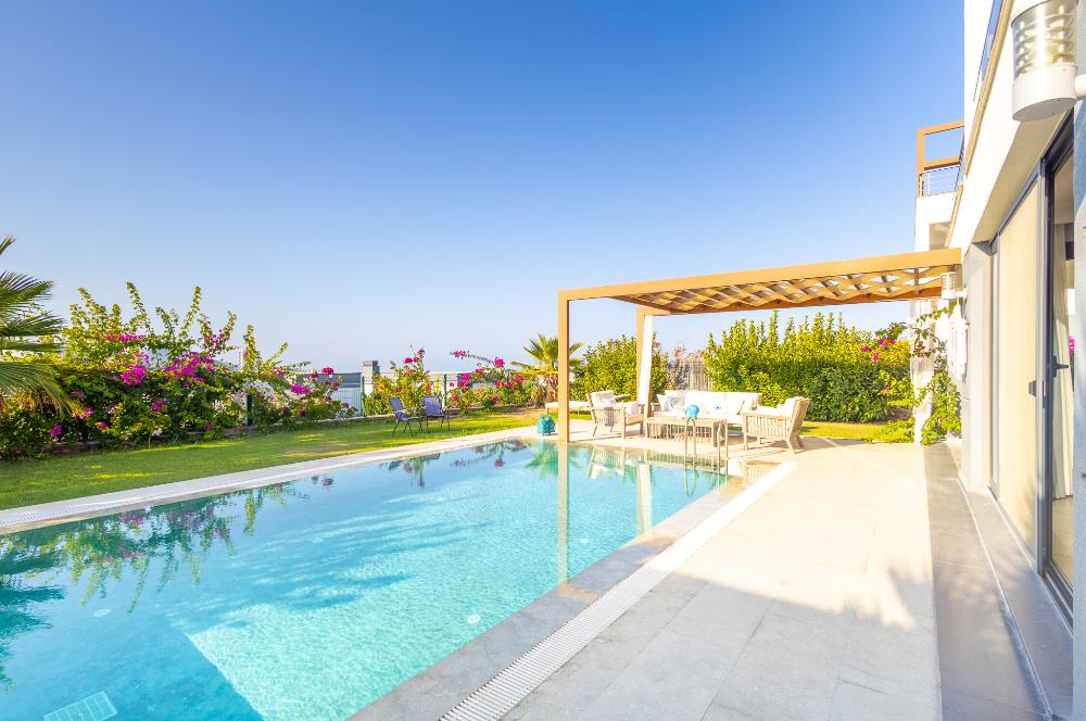 Bodrum Yalıkavak Özel Havuzlu, Manzaralı Satılık 4+1 Dubleks