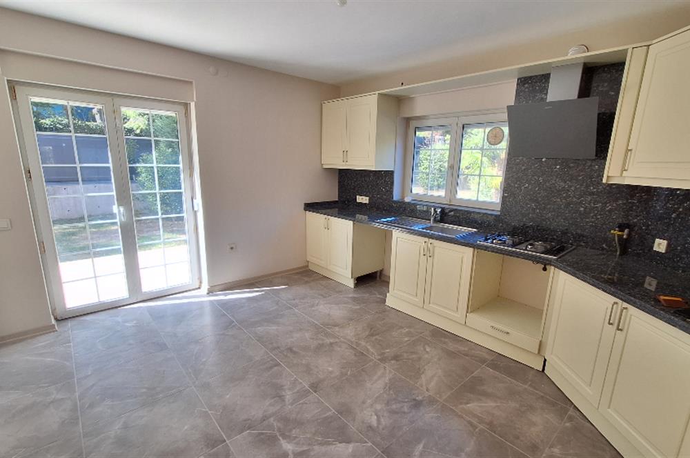 ZEKERİYAKÖY'DE DOĞANIN İÇİNDE ULTRA GENİŞ KİRALIK MÜSTAKİL VİLLA