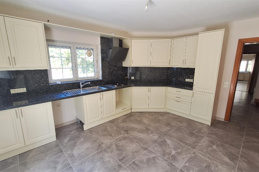 ZEKERİYAKÖY'DE DOĞANIN İÇİNDE ULTRA GENİŞ KİRALIK MÜSTAKİL VİLLA