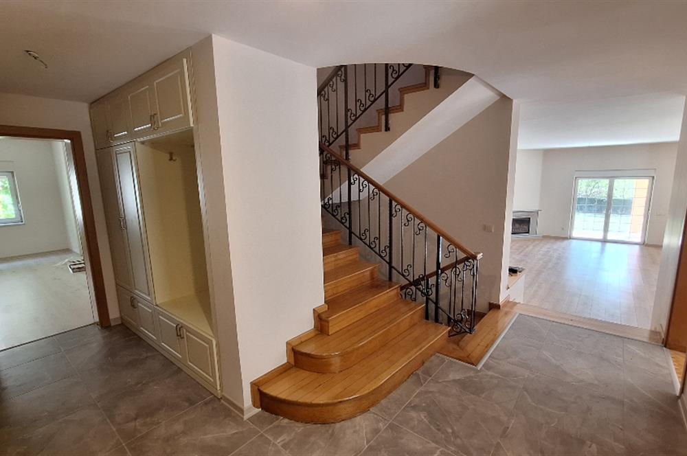 ZEKERİYAKÖY'DE DOĞANIN İÇİNDE ULTRA GENİŞ KİRALIK MÜSTAKİL VİLLA