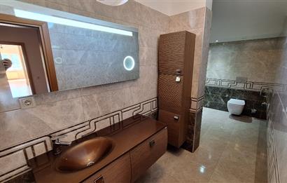 ZEKERİYAKÖY'DE DOĞANIN İÇİNDE ULTRA GENİŞ KİRALIK MÜSTAKİL VİLLA