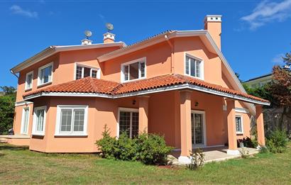 ZEKERİYAKÖY'DE DOĞANIN İÇİNDE ULTRA GENİŞ KİRALIK MÜSTAKİL VİLLA
