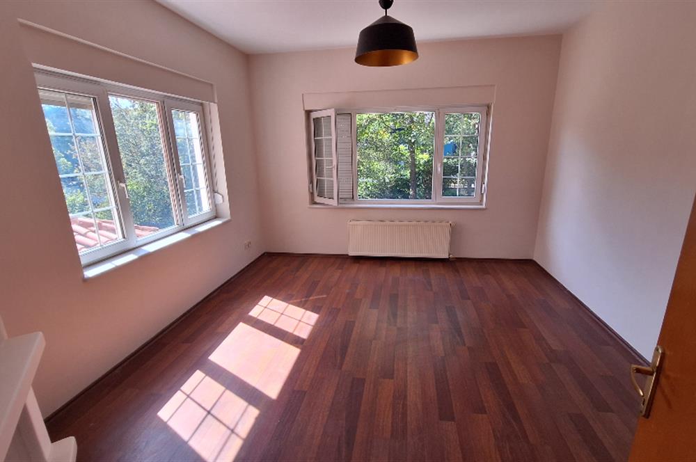 ZEKERİYAKÖY'DE DOĞANIN İÇİNDE ULTRA GENİŞ KİRALIK MÜSTAKİL VİLLA