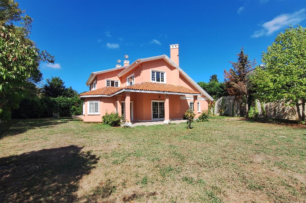 ZEKERİYAKÖY'DE DOĞANIN İÇİNDE ULTRA GENİŞ KİRALIK MÜSTAKİL VİLLA