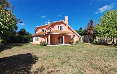 ZEKERİYAKÖY'DE DOĞANIN İÇİNDE ULTRA GENİŞ KİRALIK MÜSTAKİL VİLLA