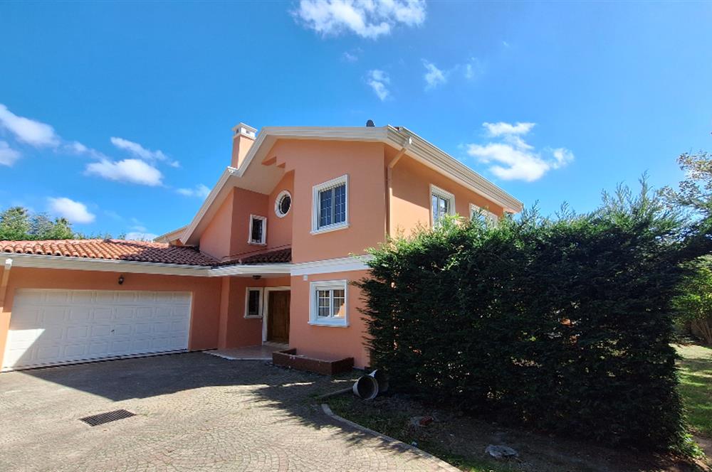 ZEKERİYAKÖY'DE DOĞANIN İÇİNDE ULTRA GENİŞ KİRALIK MÜSTAKİL VİLLA