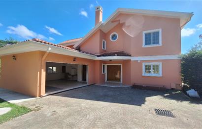 ZEKERİYAKÖY'DE DOĞANIN İÇİNDE ULTRA GENİŞ KİRALIK MÜSTAKİL VİLLA