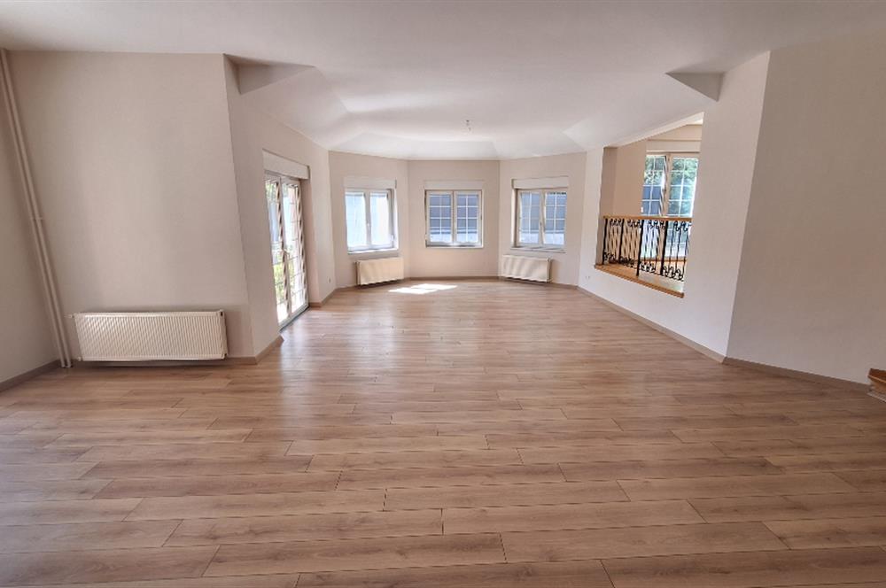 ZEKERİYAKÖY'DE DOĞANIN İÇİNDE ULTRA GENİŞ KİRALIK MÜSTAKİL VİLLA