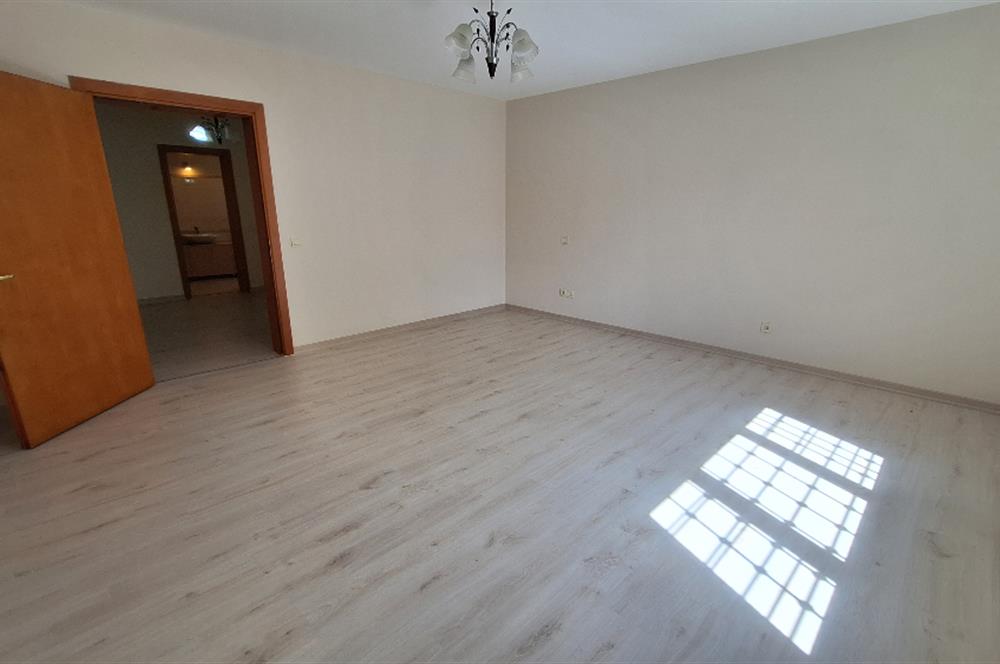 ZEKERİYAKÖY'DE DOĞANIN İÇİNDE ULTRA GENİŞ KİRALIK MÜSTAKİL VİLLA