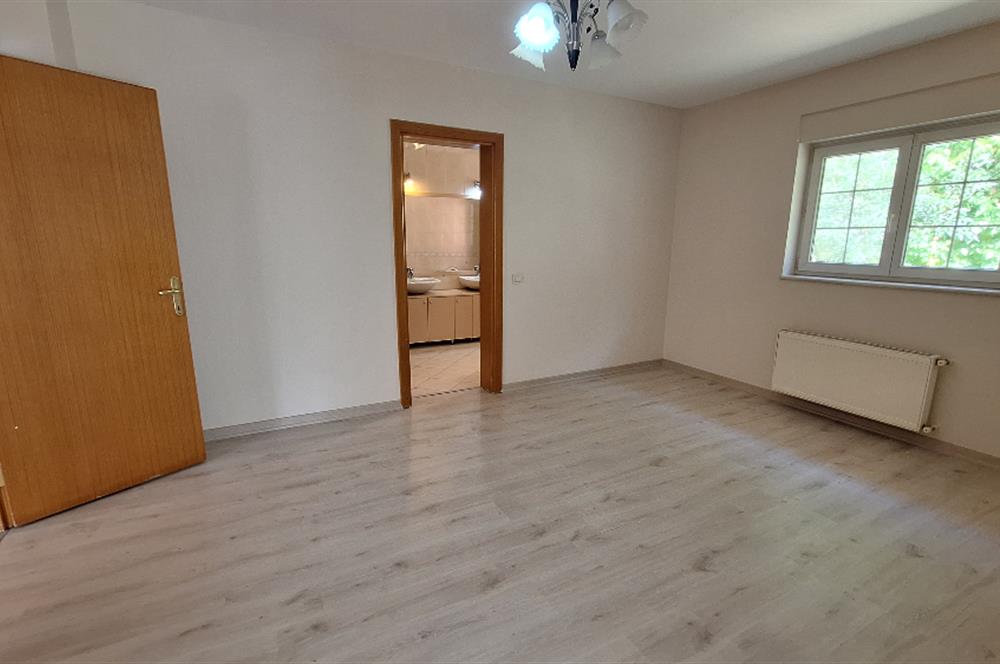 ZEKERİYAKÖY'DE DOĞANIN İÇİNDE ULTRA GENİŞ KİRALIK MÜSTAKİL VİLLA