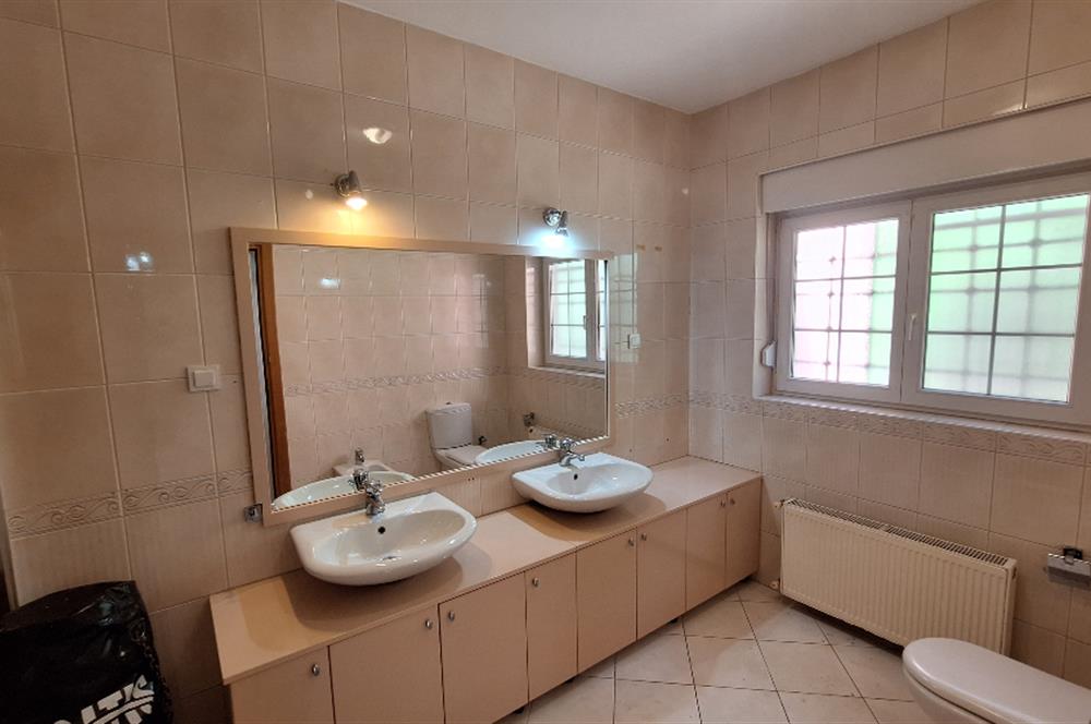 ZEKERİYAKÖY'DE DOĞANIN İÇİNDE ULTRA GENİŞ KİRALIK MÜSTAKİL VİLLA