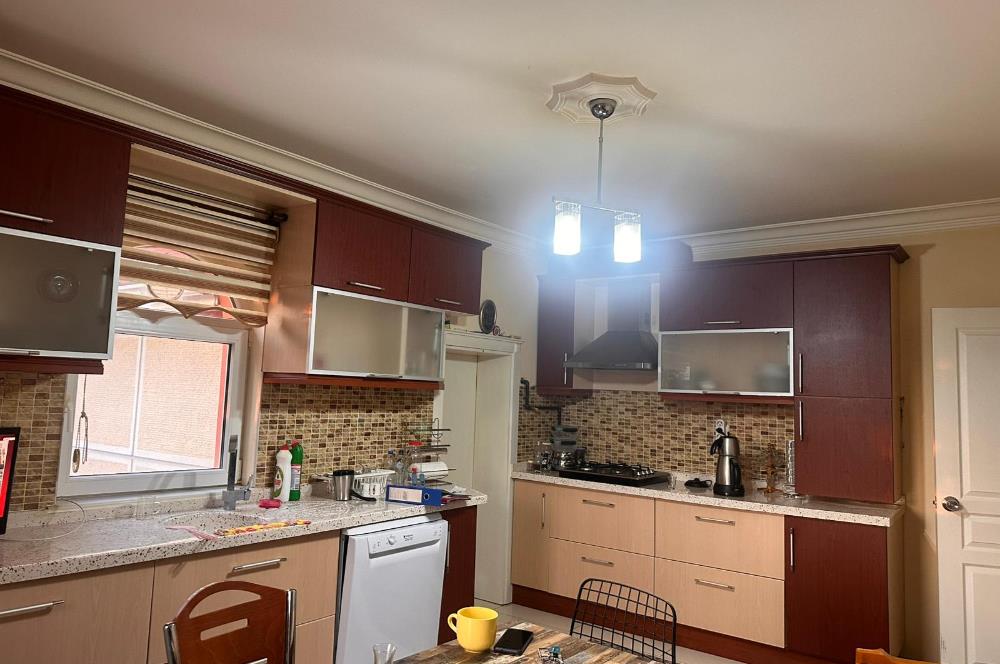 GÖLBAŞINDA SATILIK GENİŞ BAHÇELİ VİLLA