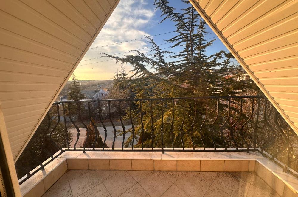 GÖLBAŞINDA SATILIK GENİŞ BAHÇELİ VİLLA